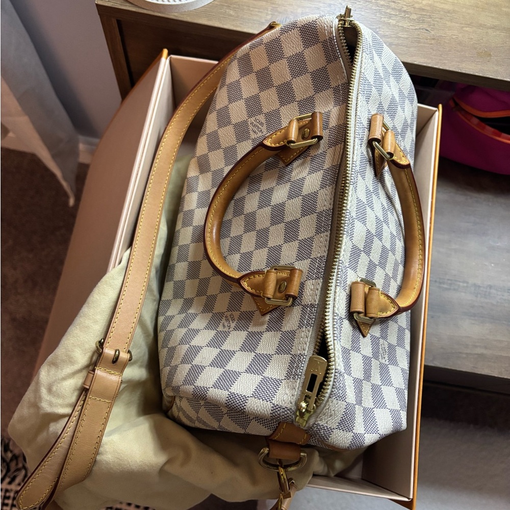 Authentic Louis Vuitton Speedy 30 Bandouliere with LV strap - Picture 6 of 11